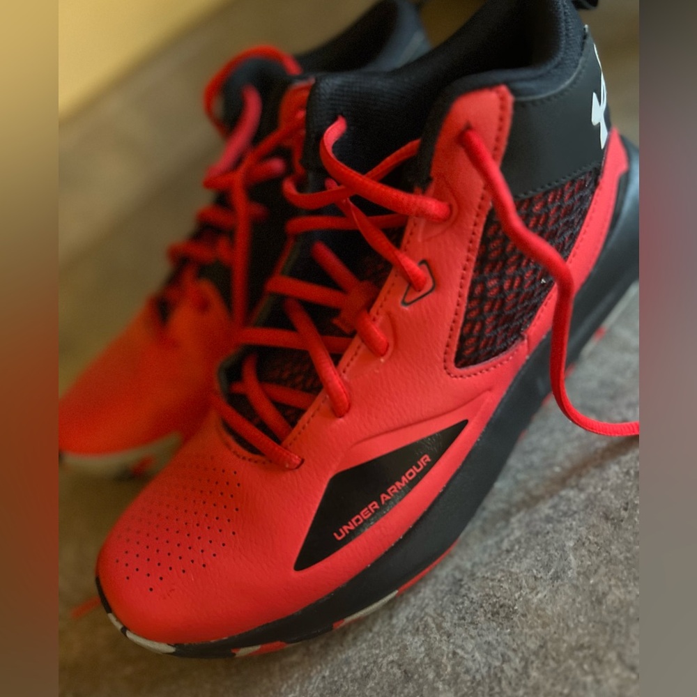 Under Armour Lockdown 5 Basketball Shoe Red/Black Men 8.5